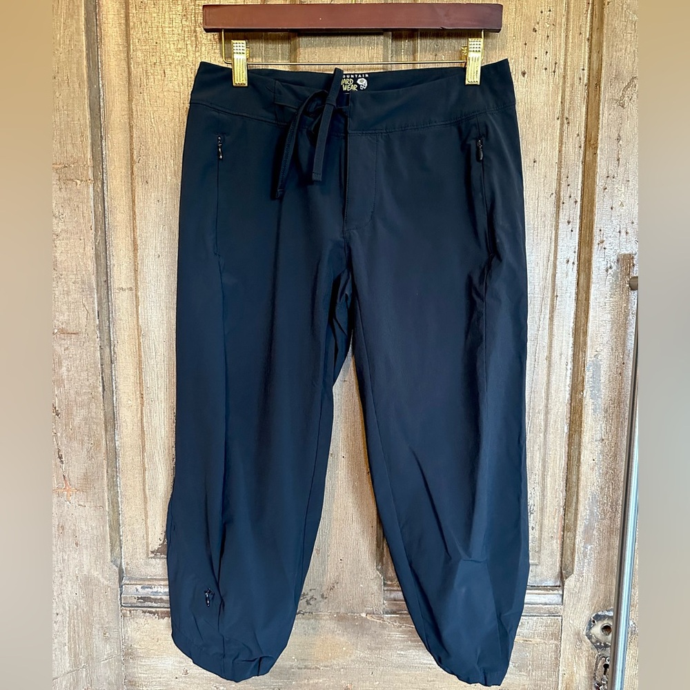 Mountain Hardwear Black Jogger hiking capris w/ Elastic Cuffs size 6